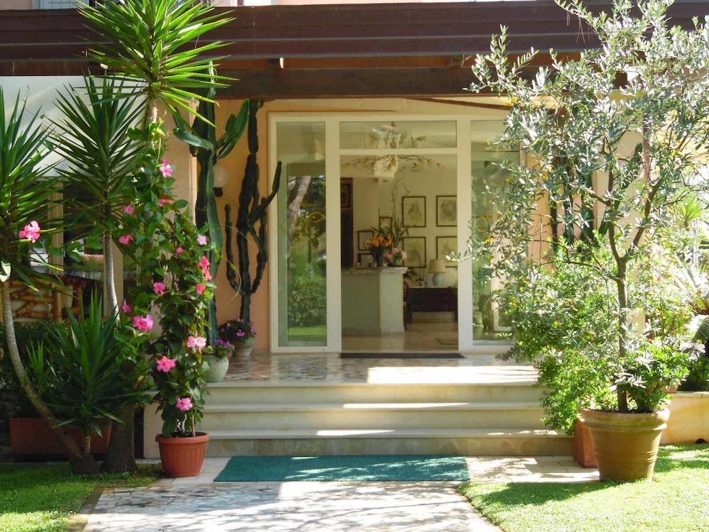 Hotel Mediterraneo Marina di Pietrasanta Εξωτερικό φωτογραφία